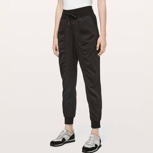 Lululemon dance studio jogger size 6